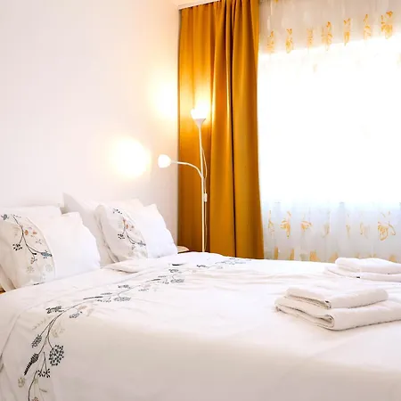 Lux House Olga アパート ルマ