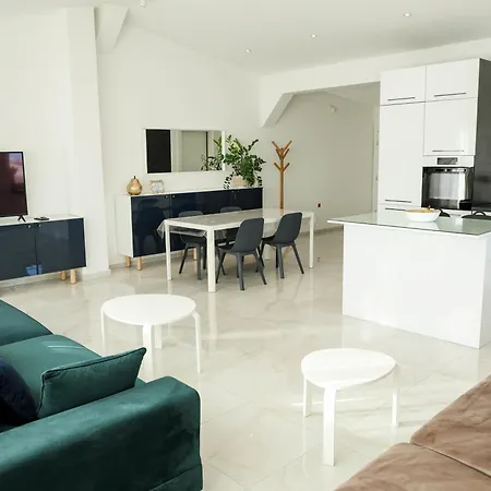 Lux House Olga Apartment